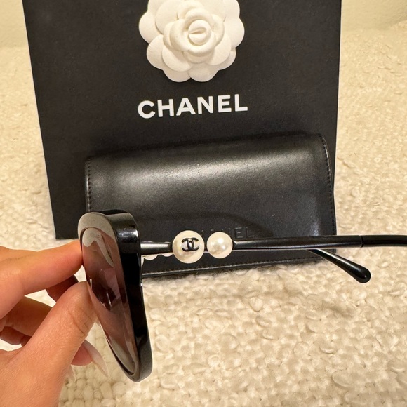 Chanel sunglasses - Picture 3 of 7